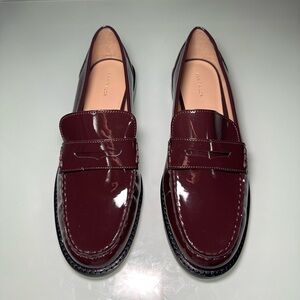 ANN TAYLOR GATHERED SEAM PATENT PENNY LOAFERS 
SIZE 9
BRAND NEW! NEVER BEEN WORN